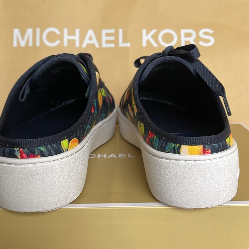 Michael Kors POPPY SLIDE SNEAKERS
FRUIT PAINT MK SIG SM
49T4POFP1Q Platforms - Picture 13 of 16